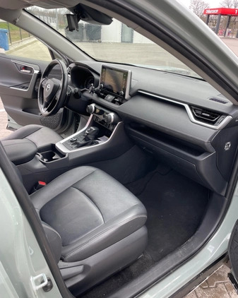 Toyota RAV4 cena 110000 przebieg: 161000, rok produkcji 2020 z Kleczew małe 121